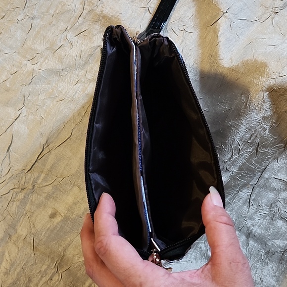 NWOT Floral and Animal.Print Wristlet - Picture 7 of 11